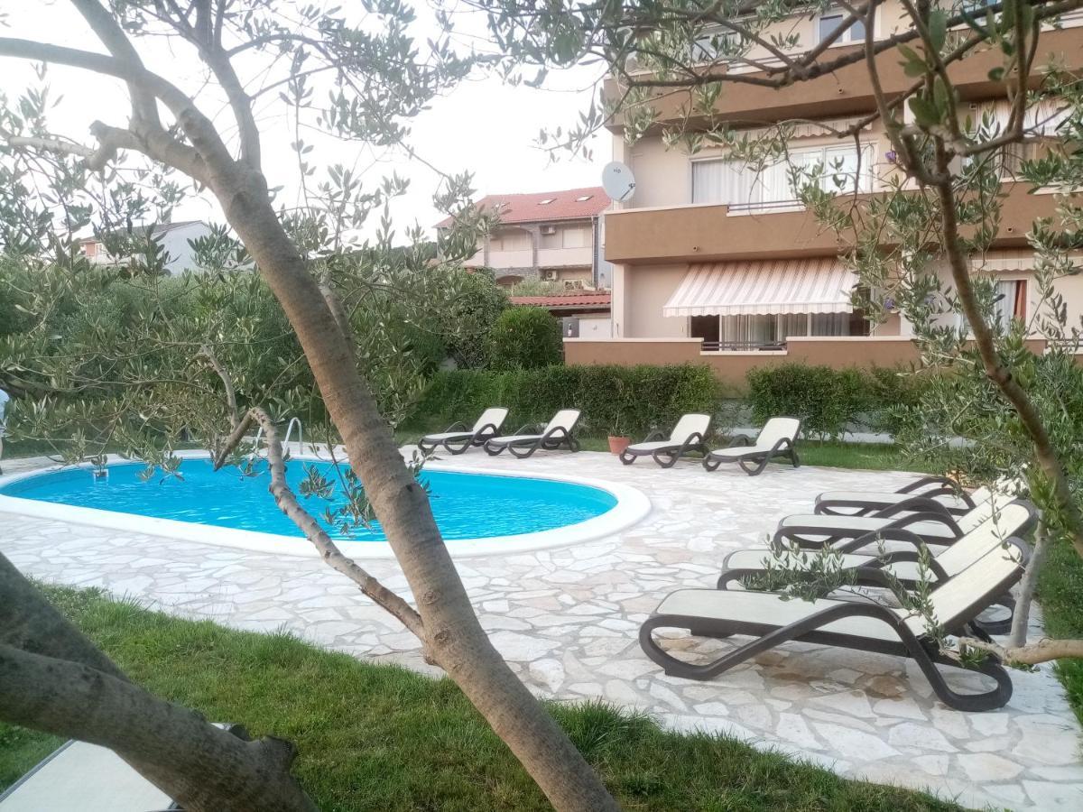 Apartment Arba 1 With Heated Pool Rab Town Exterior foto