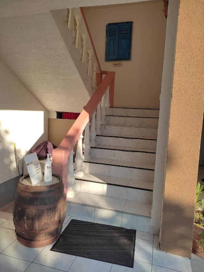 Apartment Arba 1 With Heated Pool Rab Town Exterior foto