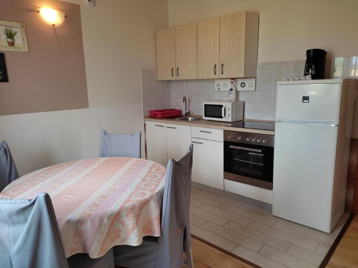 Apartment Arba 1 With Heated Pool Rab Town Exterior foto